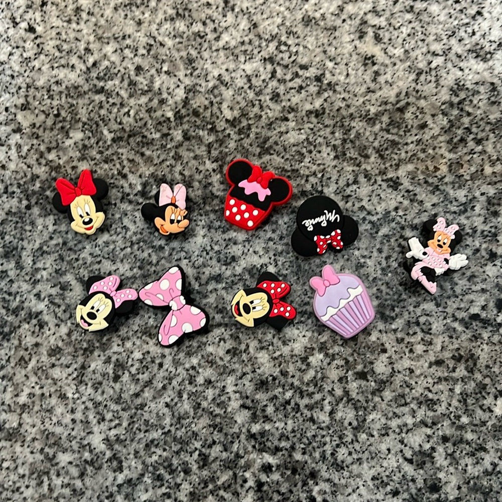 9 Minnie croc Jiblets